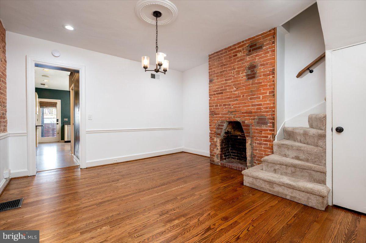 1450 Riverside Avenue Baltimore, MD 21230 - Photo 7 of 38 Dining/living area