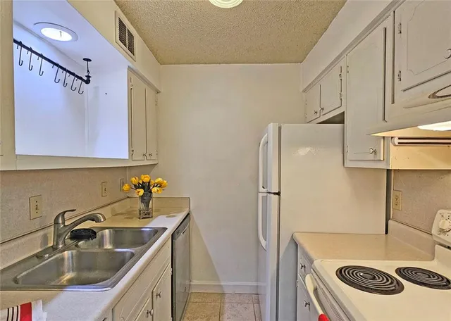 $159,900 | 77 De Arc Place Northwest, Atlanta, GA 30327