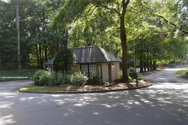 $159,900 | 77 De Arc Place Northwest, Atlanta, GA 30327