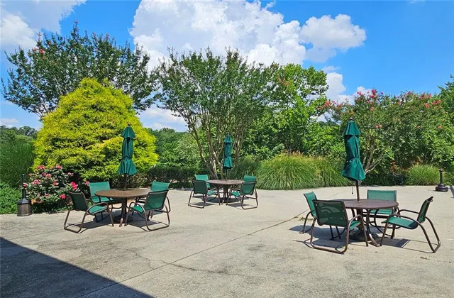 $159,900 | 77 De Arc Place Northwest, Atlanta, GA 30327