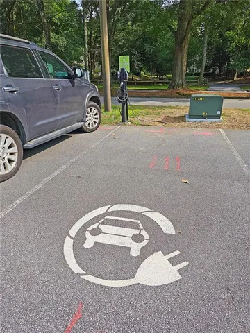 $159,900 | 77 De Arc Place Northwest, Atlanta, GA 30327