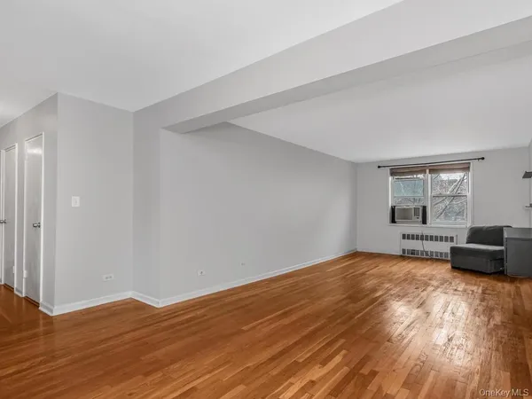 $347,000 | 525 West 236th Street, Unit 6H | Central Riverdale