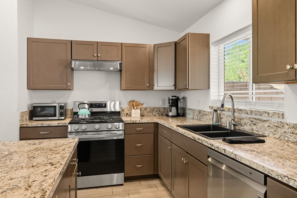 66560 Ocotillo Road Desert Hot Springs, CA 92240 - Photo 7 of 26 12