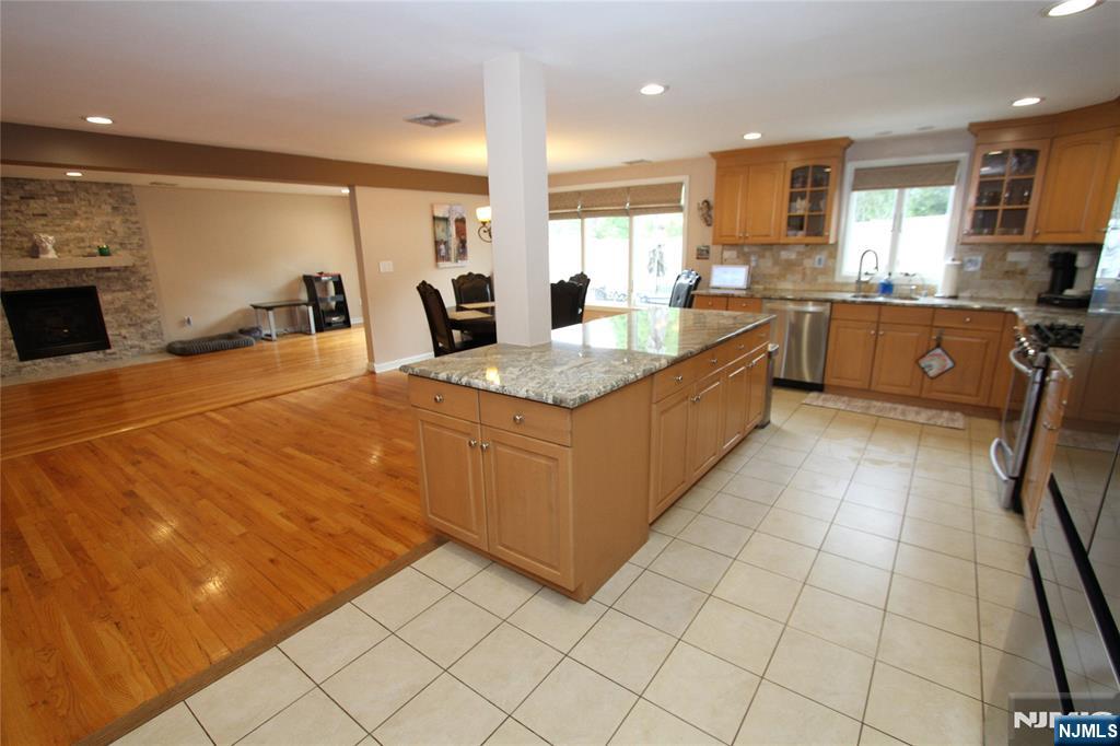 7 Stuart Street Waldwick, NJ 07463 - Photo 16 of 49