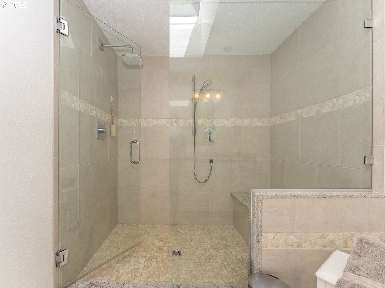 6562 South Zimmerman Road Aurora, OR 97002 - Photo 24 of 31 a bathroom with a shower