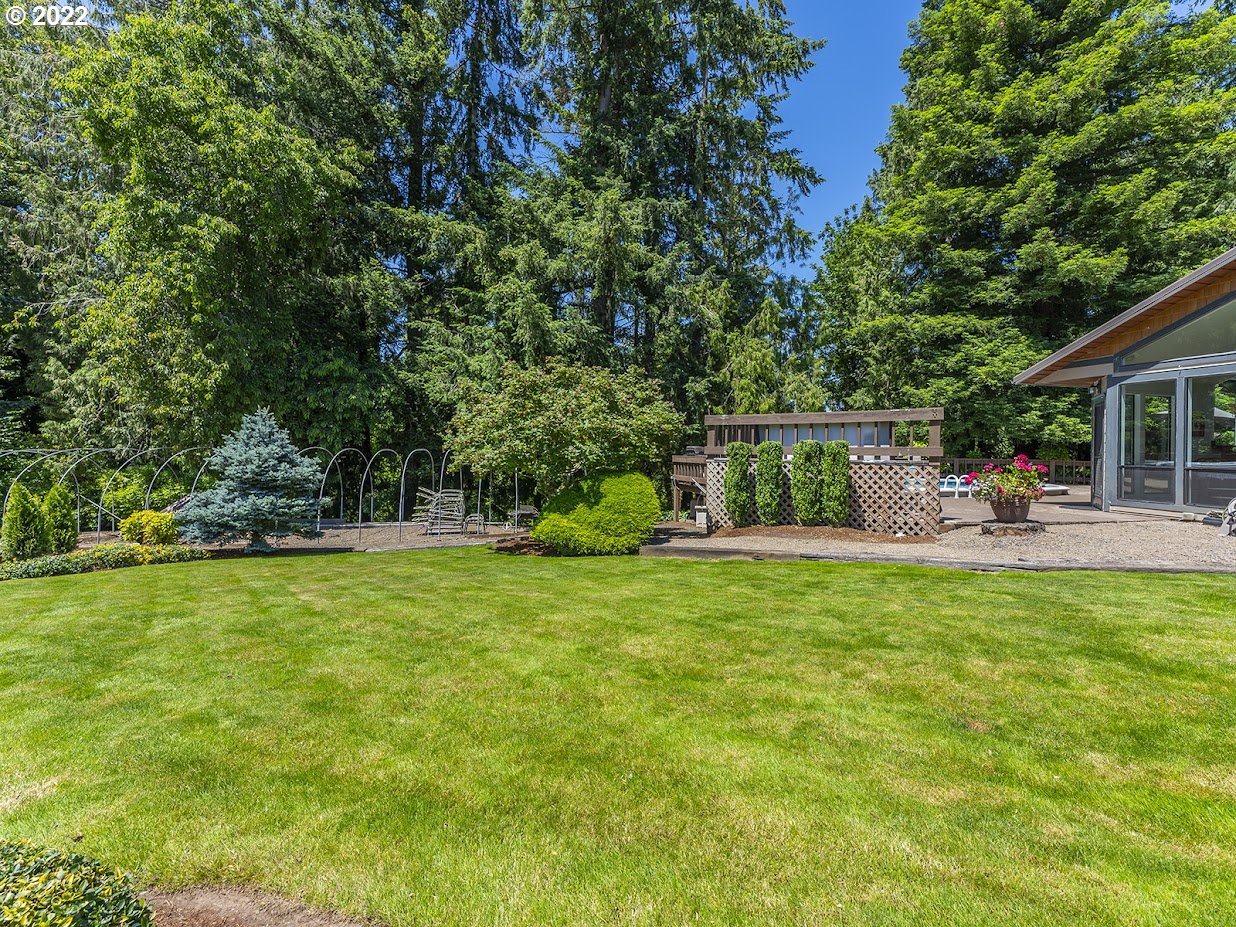 6562 South Zimmerman Road Aurora, OR 97002 - Photo 9 of 31 a front view of a house with garden