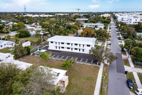 $2,600 | 238 Southeast 1st Avenue, Unit 10, Delray Beach, FL 33444