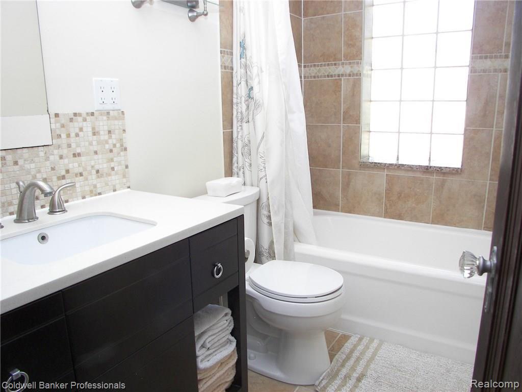 23610 Power Road Farmington, MI 48336 - Photo 18 of 53 100_4736.JPG