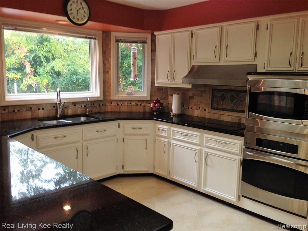 3787 Summit Ridge Drive Rochester, MI 48306 - Photo 14 of 47 kitchen.jpg