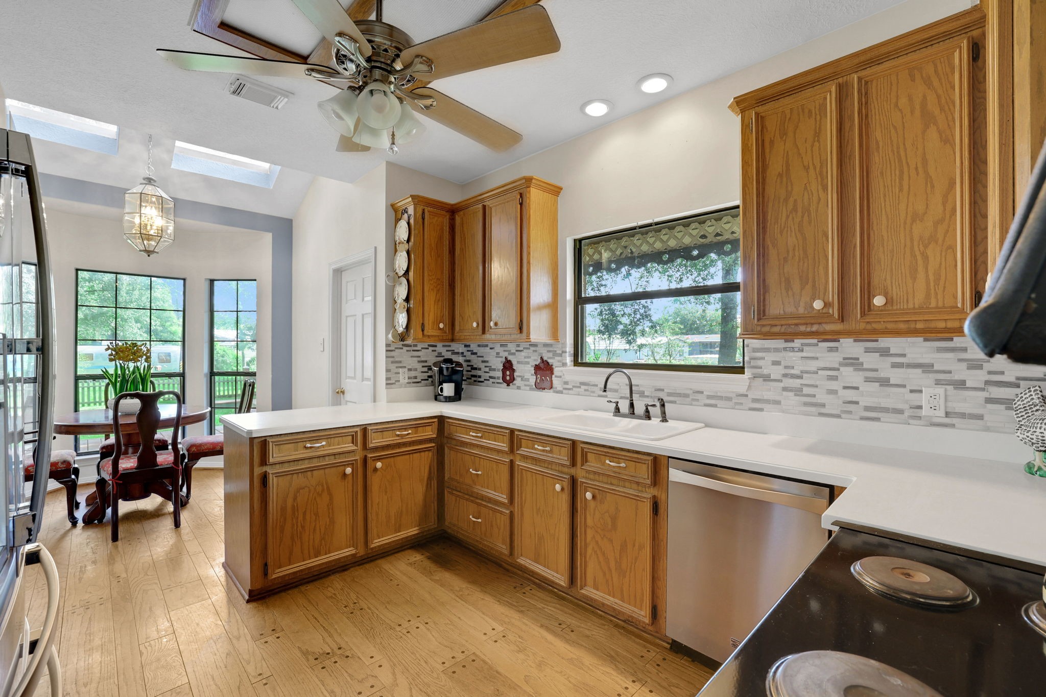 219 Harris Road Highlands, TX 77562 - Photo 11 of 49