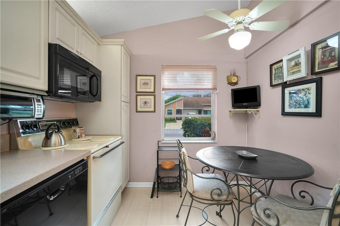 8146 Springtree Road, Unit B Boca Raton, FL 33496 - Photo 4 of 25 Photo 4