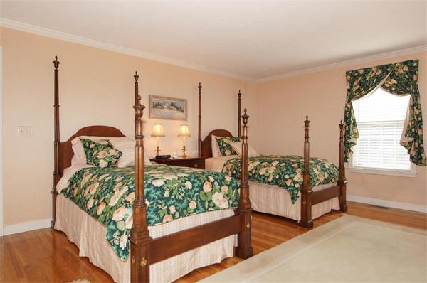 249 Spring Street Shrewsbury, MA 01545 - Photo 13 of 29 Gallery Image 13