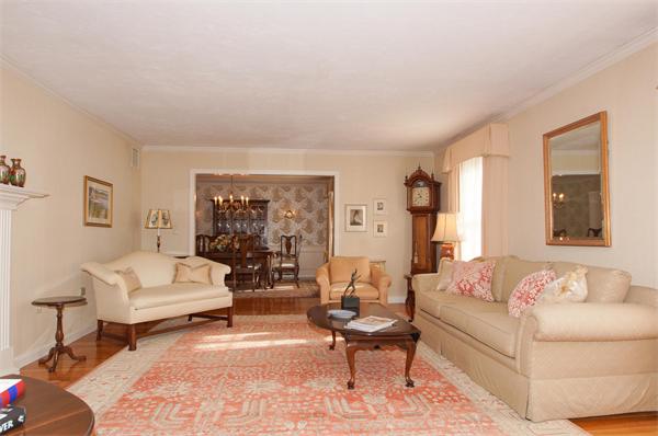 249 Spring Street Shrewsbury, MA 01545 - Photo 4 of 29 Gallery Image 4