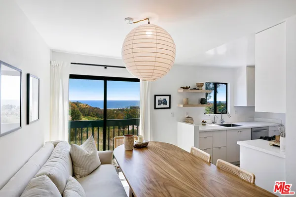 $7,500 | 29239 Heathercliff Road, Unit 4, Malibu, CA 90265