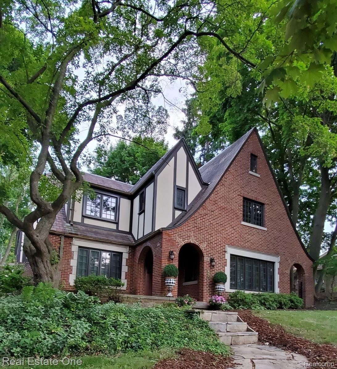 607 West University Drive Rochester, MI 48307 - Photo 1 of 32 Gallery Image 1