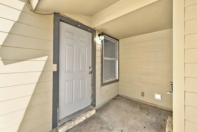 $1,550 | 2204 Donahue Lane, Austin, TX 78744