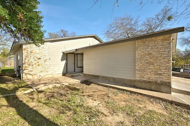 $1,550 | 2204 Donahue Lane, Austin, TX 78744