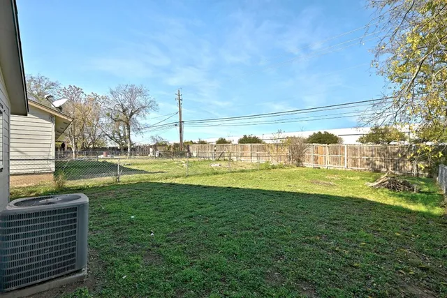 $1,550 | 2204 Donahue Lane, Austin, TX 78744