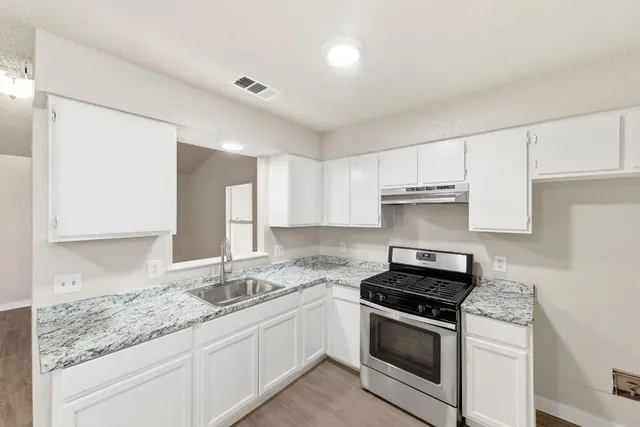 $1,550 | 2204 Donahue Lane, Austin, TX 78744