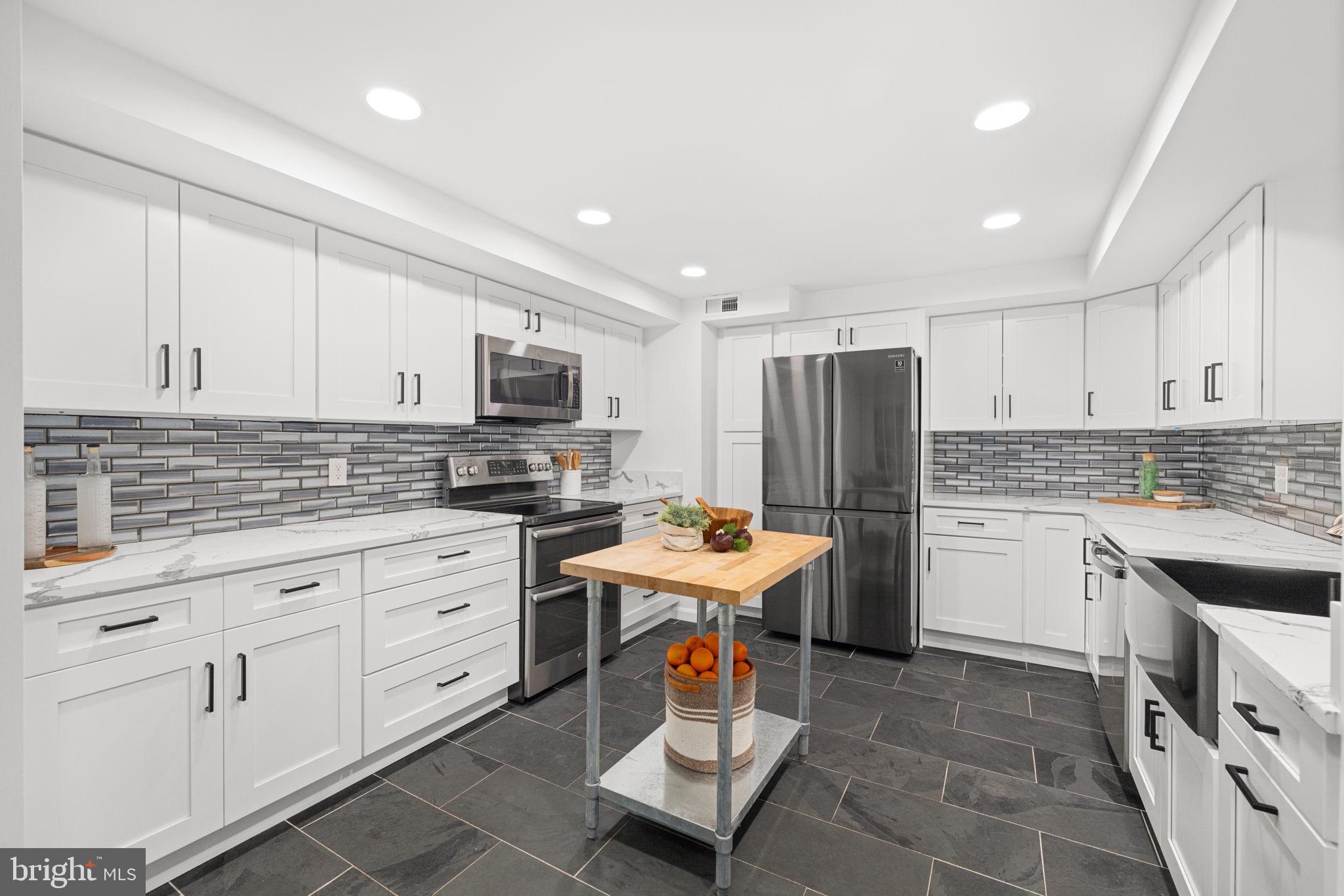 1502 Deer Point Way Reston, VA 20194 - Photo 7 of 50 Spacious Gourmet Kitchen