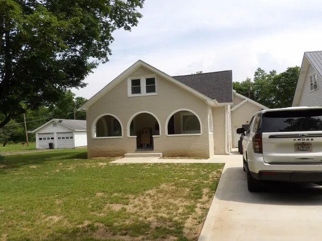 $295,000 | 413 East Main Street, Waverly, TN 37185