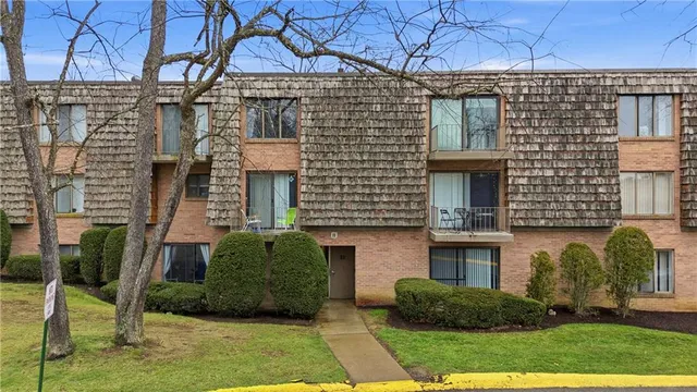 $95,000 | 1115 Forest Green Drive, Coraopolis, PA 15108