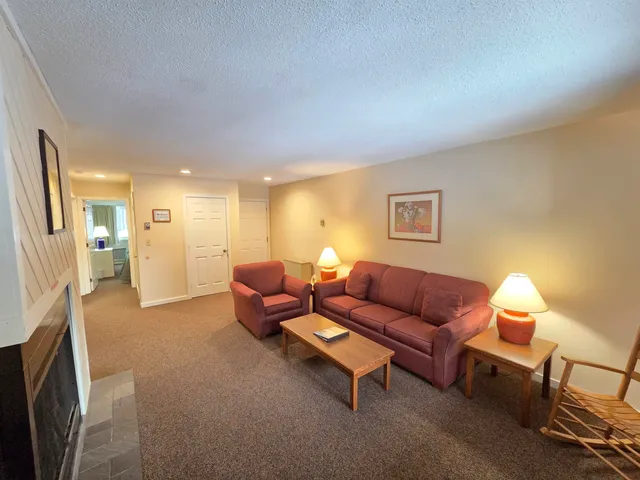 $1,200 | 6 Ropewalk E Drive, Unit E1F, Ashland, NH 03217