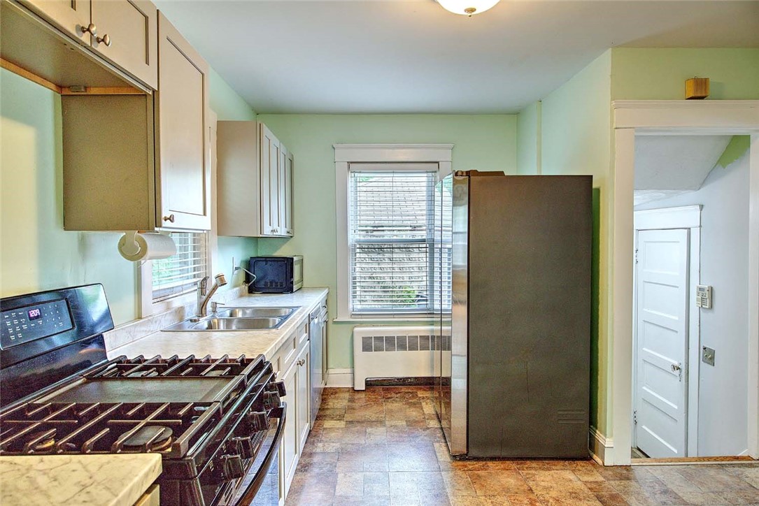 4 Talbot Manor Cranston, RI 02905 - Photo 18 of 36
