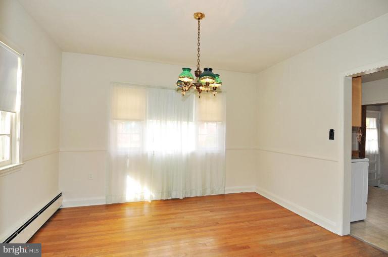 415 Kensington Road Baltimore, MD 21229 - Photo 3 of 16 Dining Room