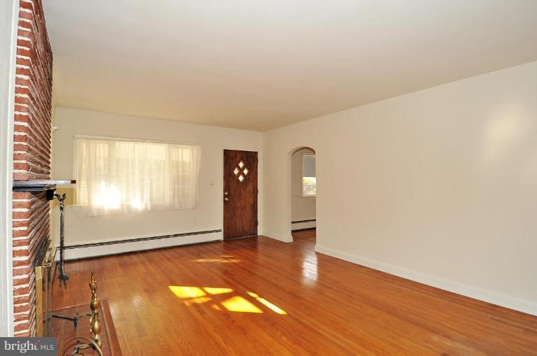 415 Kensington Road Baltimore, MD 21229 - Photo 5 of 16 Living Room #2
