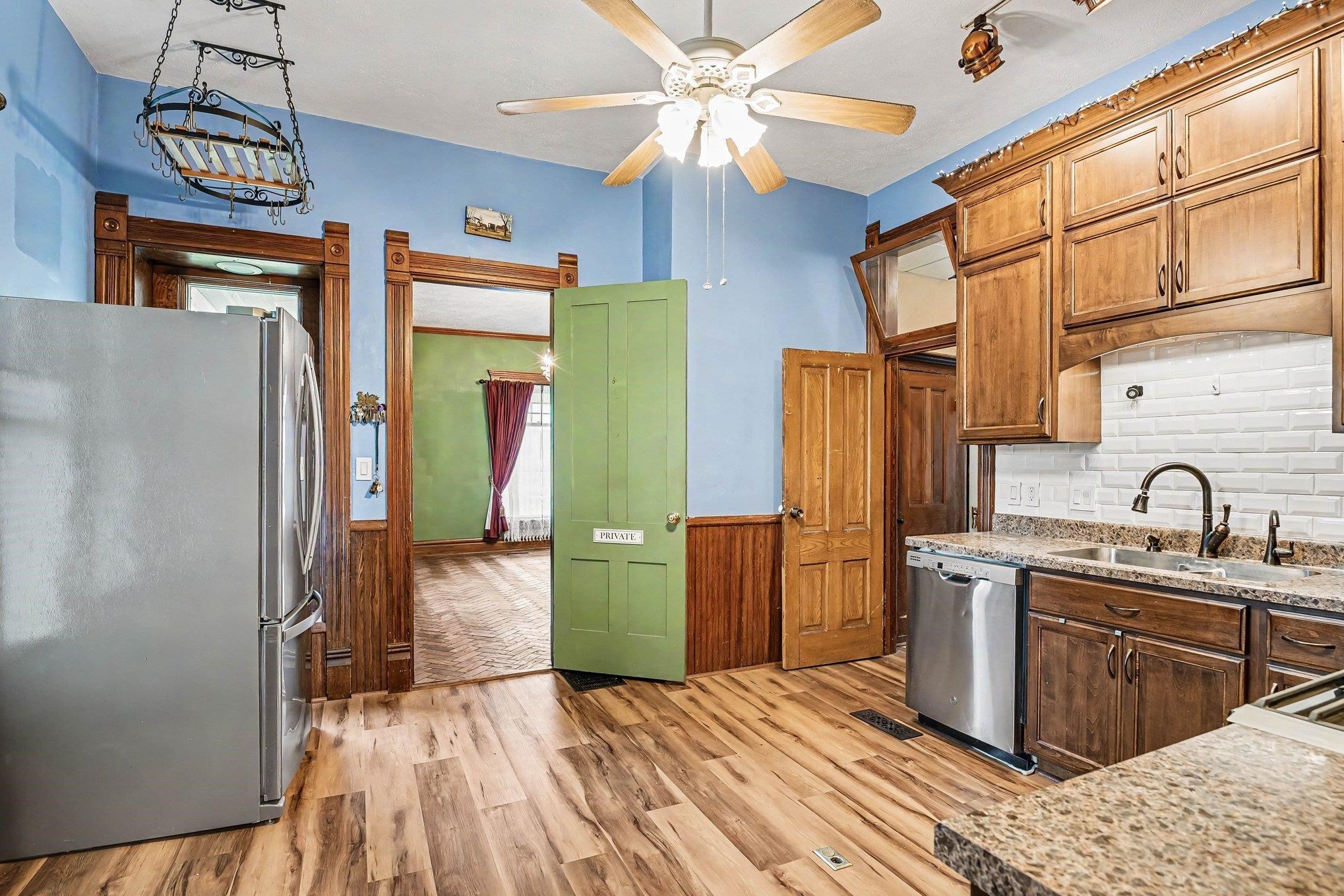435 South Main Street Middlebury, IN 46540 - Photo 12 of 36