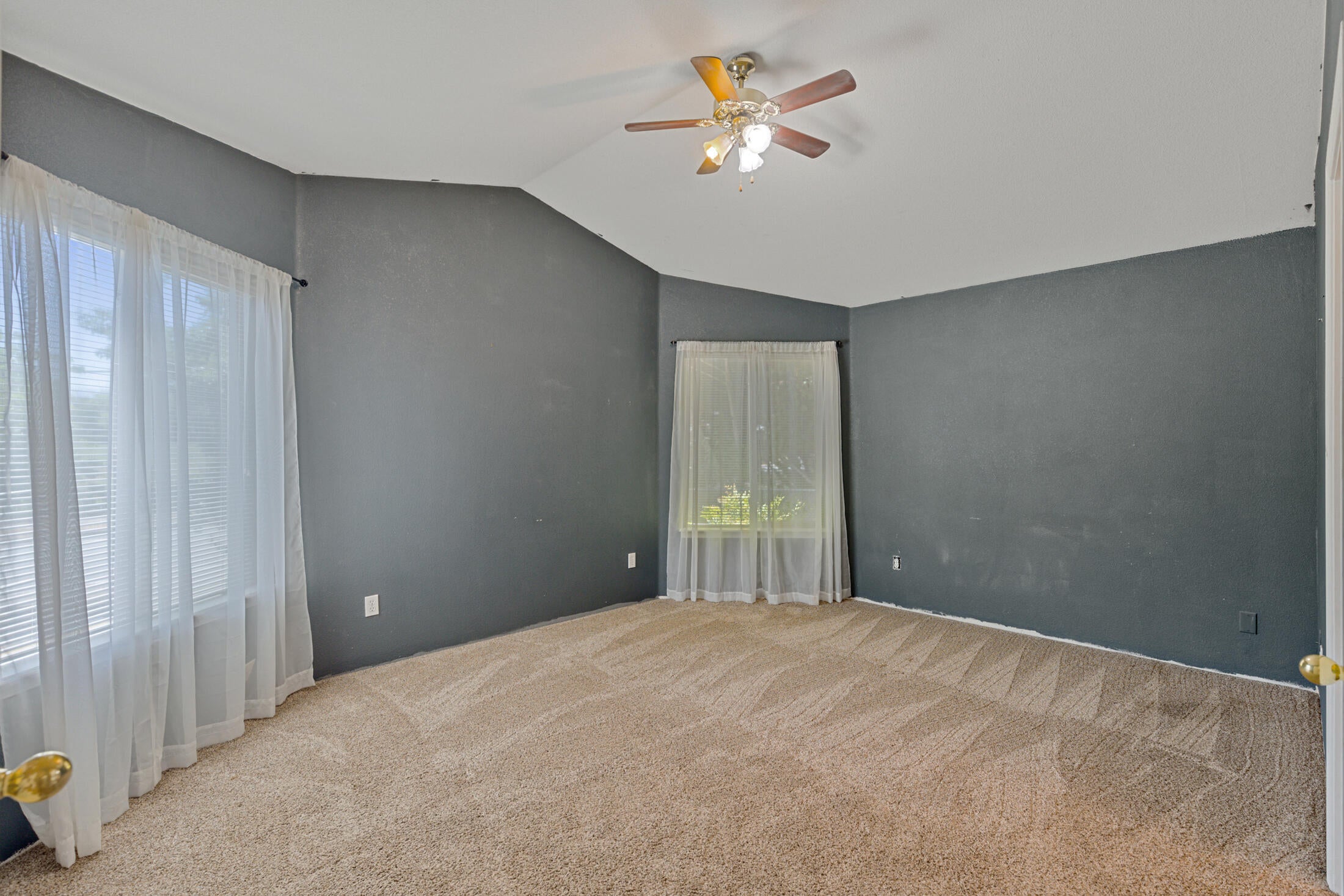 1238 West Harbeck Road Grants Pass, OR 97527 - Photo 9 of 26 0R1A3957
