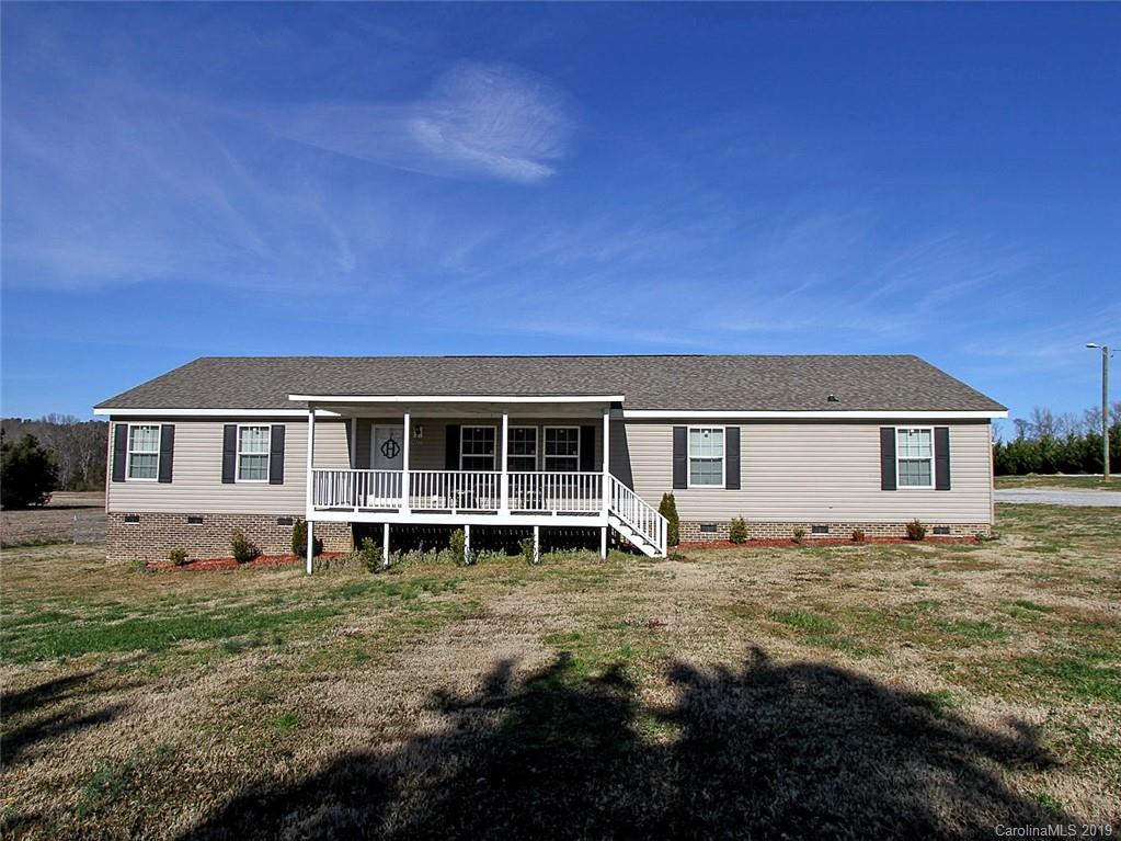4027 Pink Plyler Road Lancaster, SC 29720 - Photo 4 of 34 a house that has sitting area in front of it