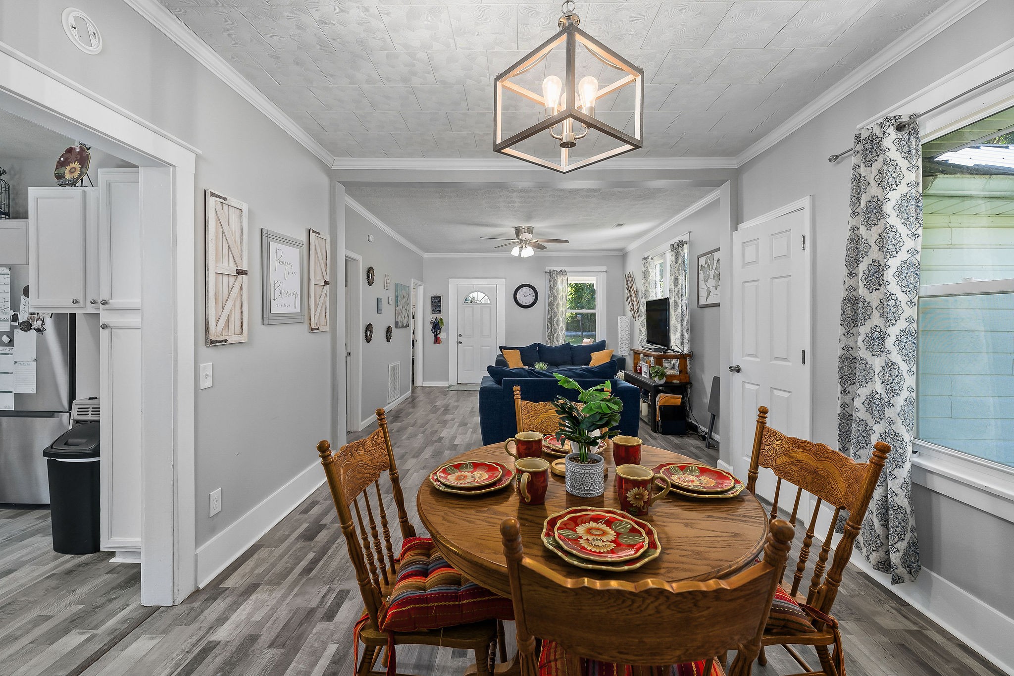 412 3rd Avenue North Baxter, TN 38544 - Photo 15 of 32 a view of a dining room with furniture and wooden floor