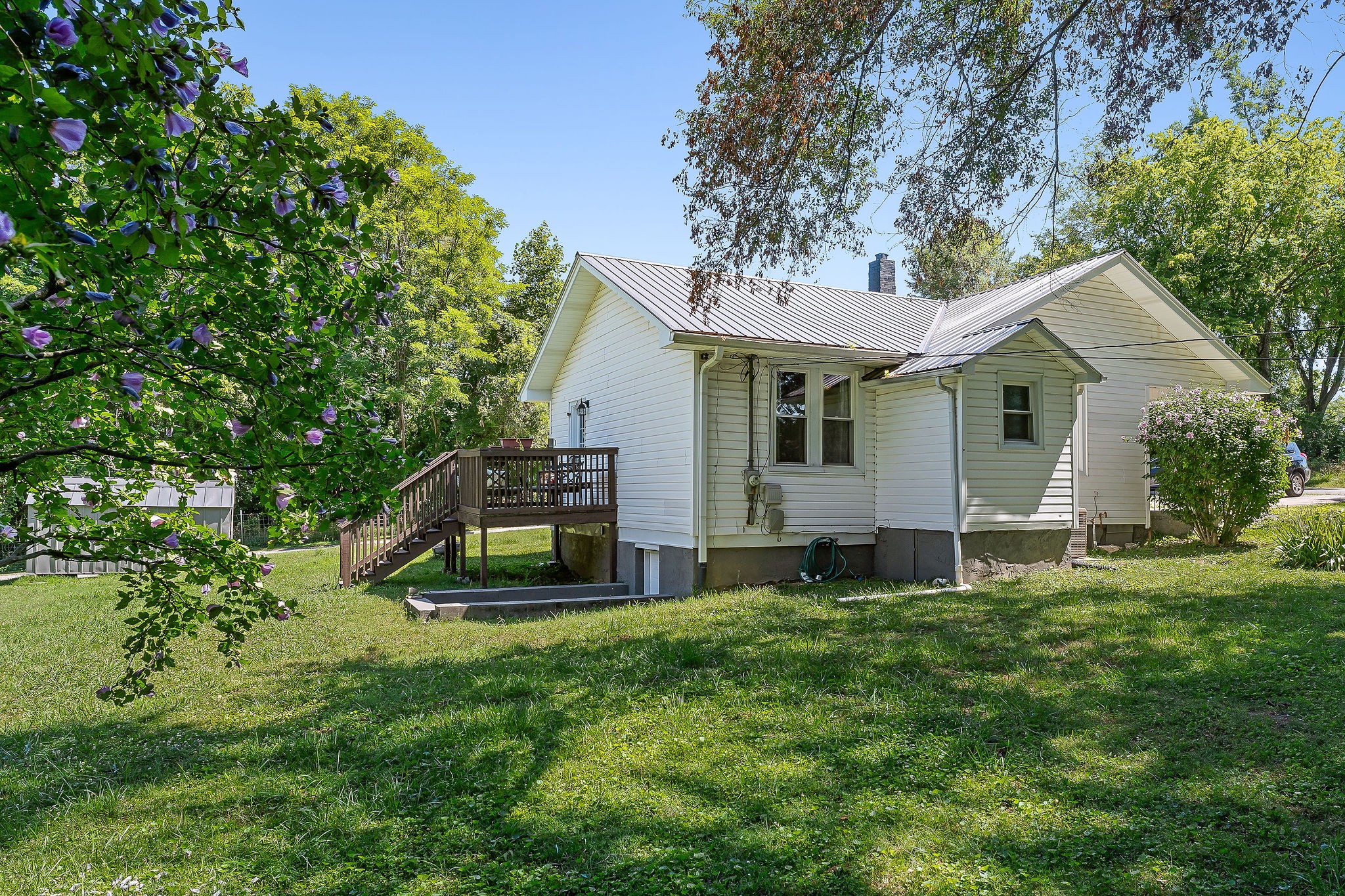 412 3rd Avenue North Baxter, TN 38544 - Photo 29 of 32 a view of a house with a backyard
