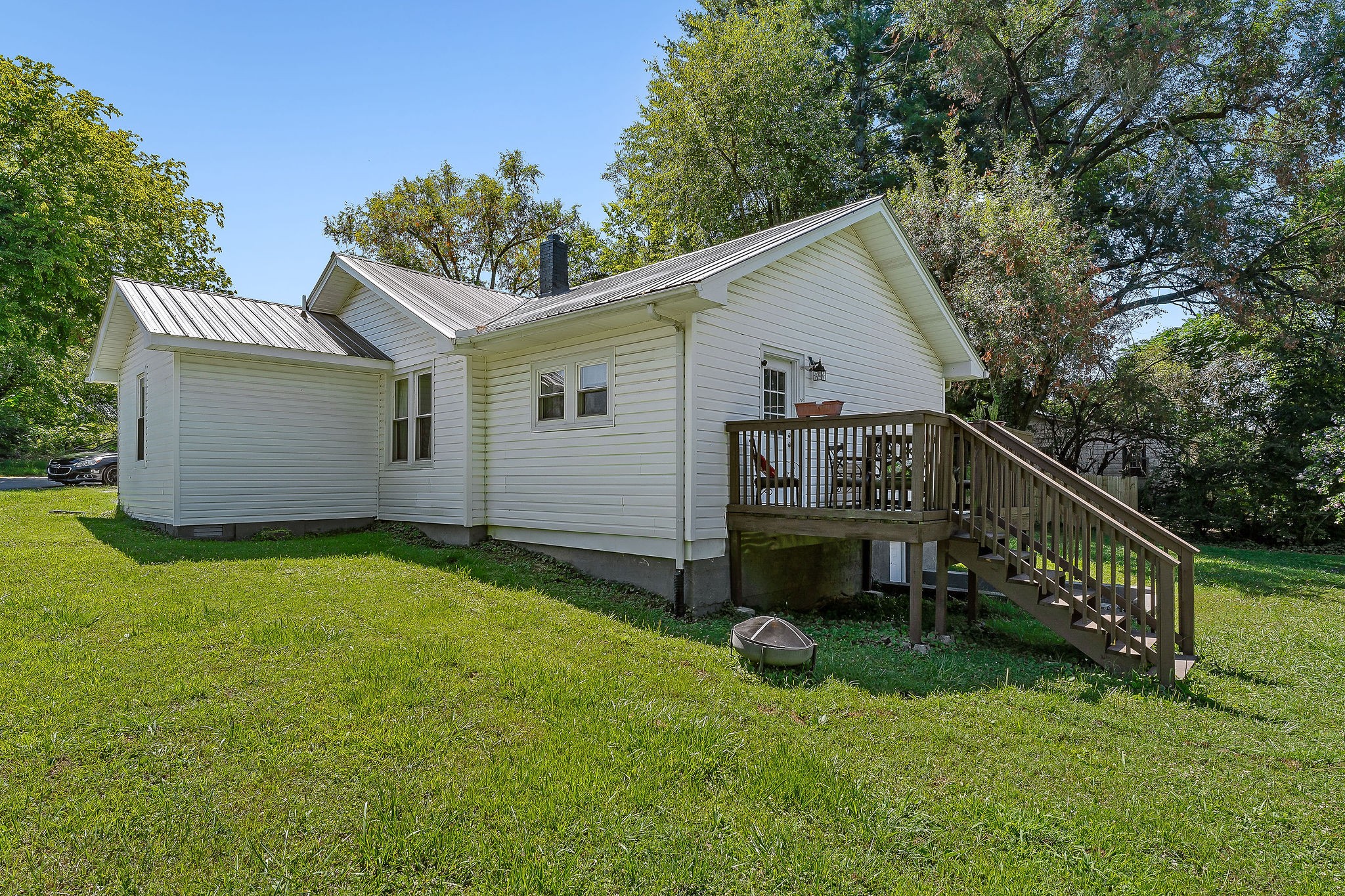 412 3rd Avenue North Baxter, TN 38544 - Photo 30 of 32 a view of a house with a yard