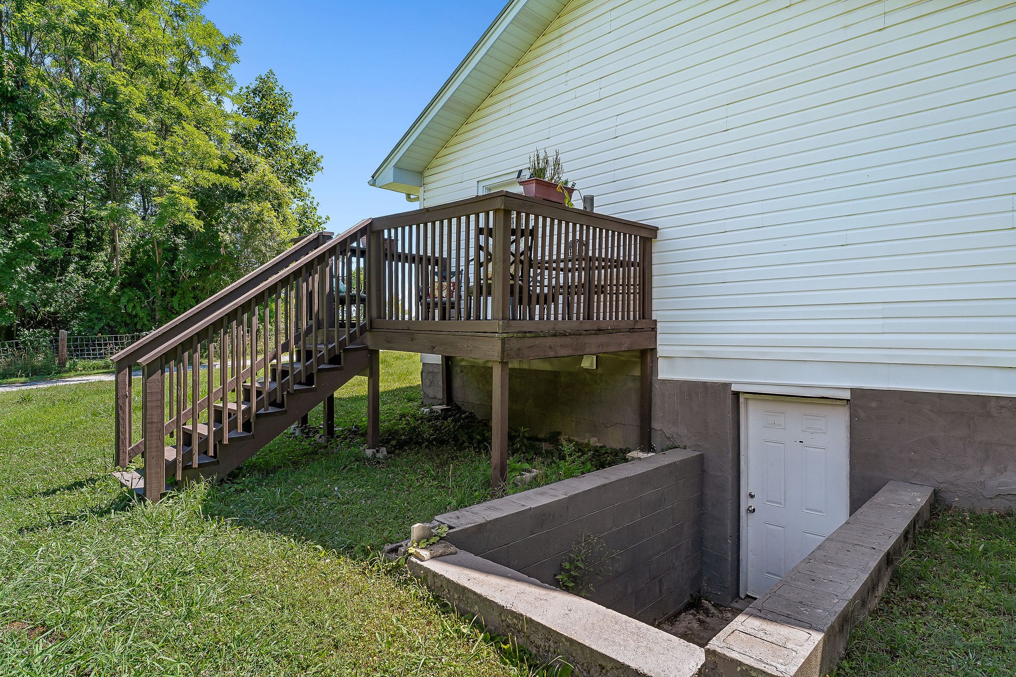 412 3rd Avenue North Baxter, TN 38544 - Photo 32 of 32 a view of a house with backyard and porch