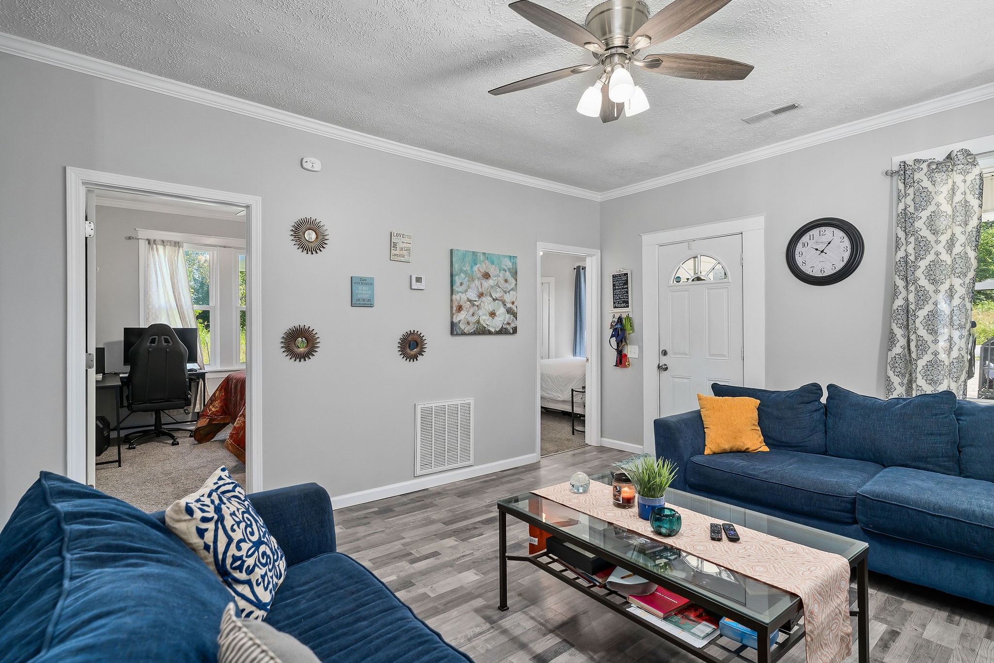 412 3rd Avenue North Baxter, TN 38544 - Photo 8 of 32 a living room with furniture and wooden floor