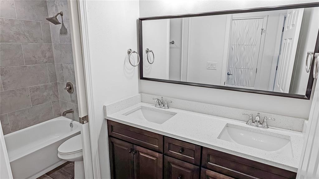 1040 20th Street Orlando, FL 32805 - Photo 19 of 33 a bathroom with a sink and a mirror