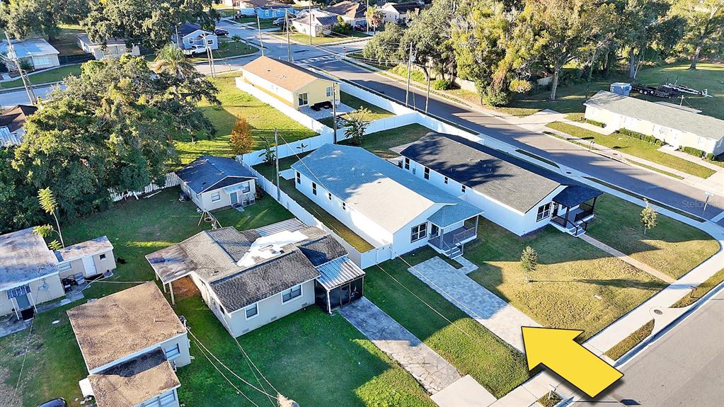 1040 20th Street Orlando, FL 32805 - Photo 32 of 33 an aerial view of a house with swimming pool and lounge chairs