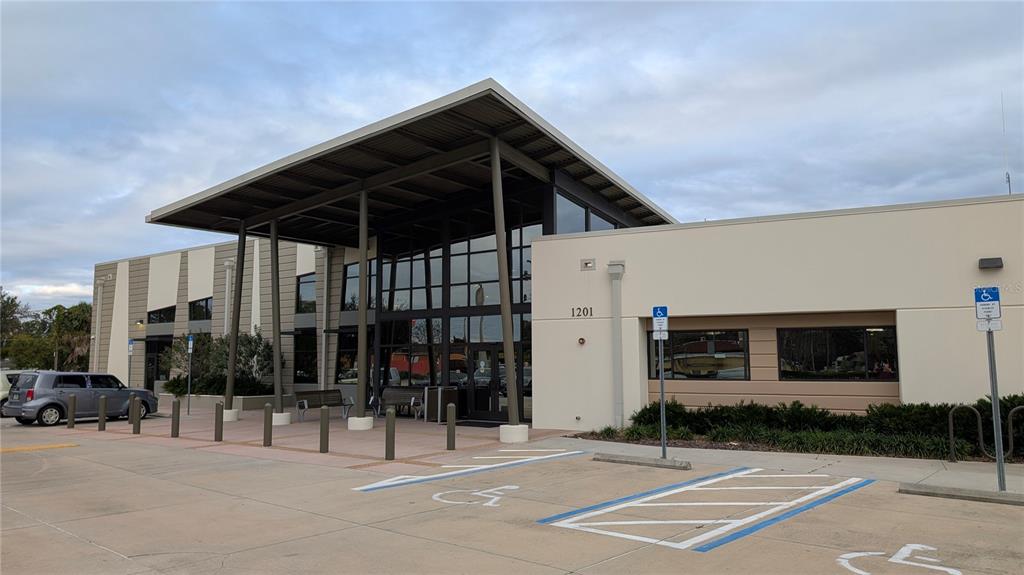 1040 20th Street Orlando, FL 32805 - Photo 33 of 33 a view of a building with a patio