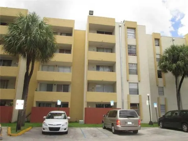 $2,300 | 10000 Northwest 80th Court, Unit 2163, Hialeah Gardens, FL 33016