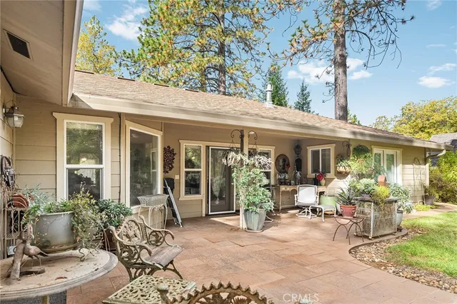 a view of a back yard of the house