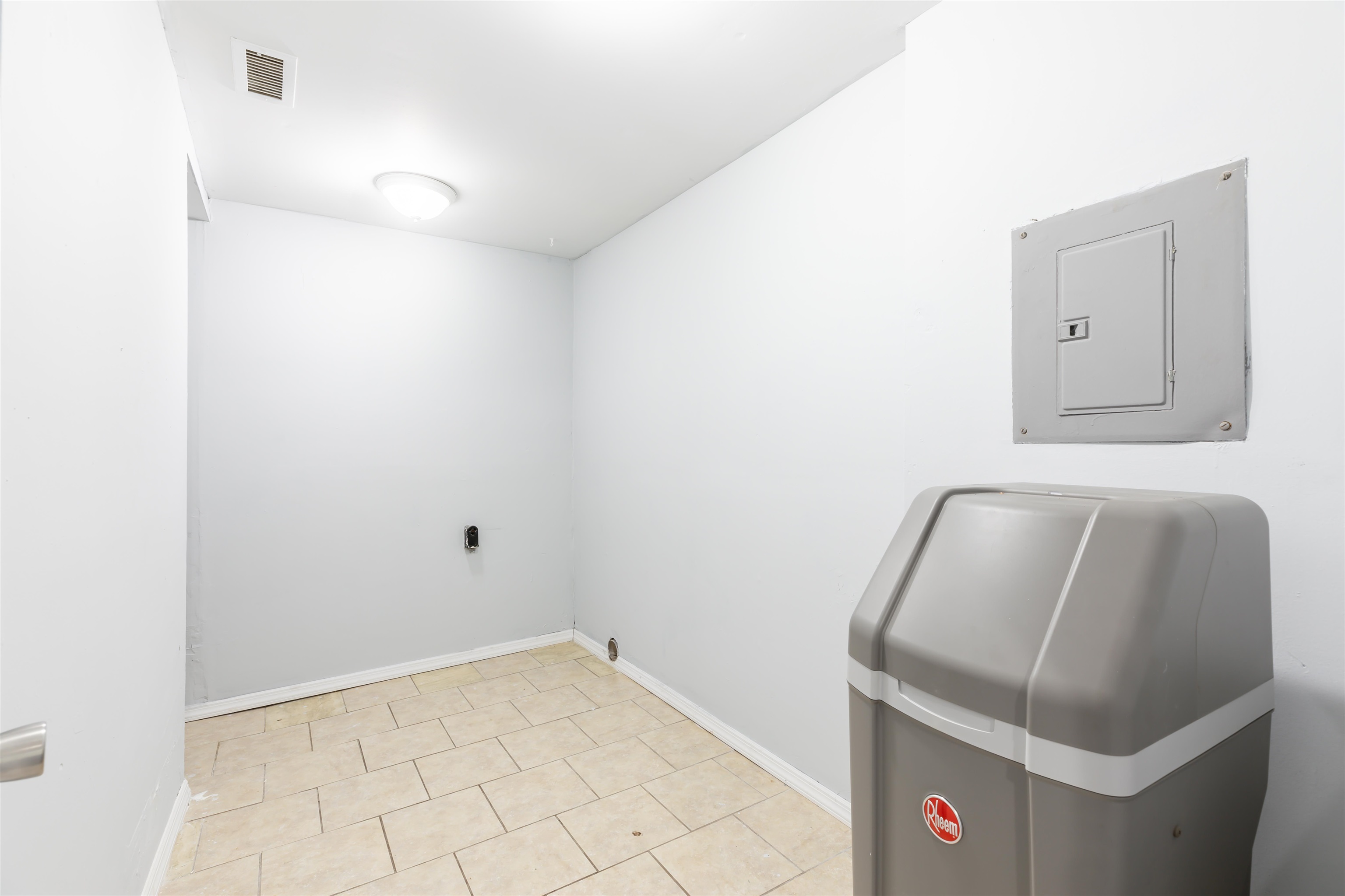 504 East Main Street Rio Grande, NJ 08242 - Photo 11 of 22 a bathroom with a toilet and mirror