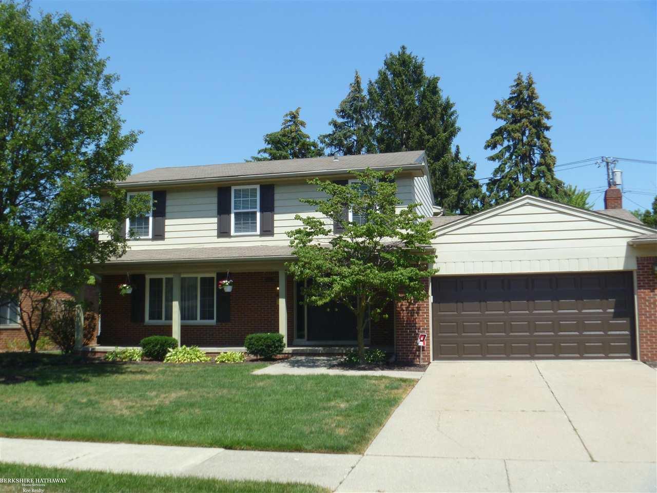 898 Canterbury Road Grosse Pointe Woods, MI 48236 - Photo 2 of 19