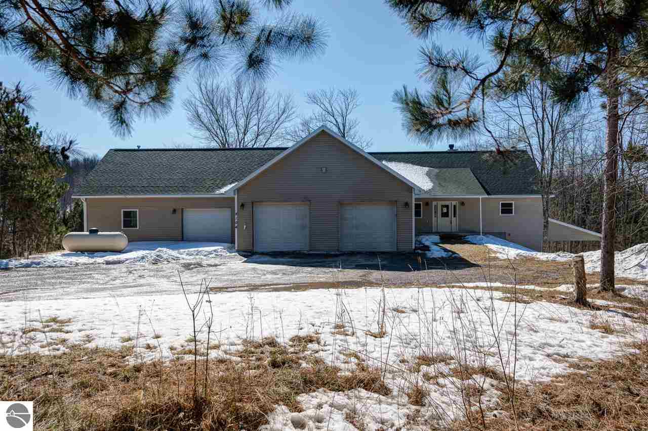 8104 Bennett Road Williamsburg, MI 49690 - Photo 51 of 70 1795315-50.JPG