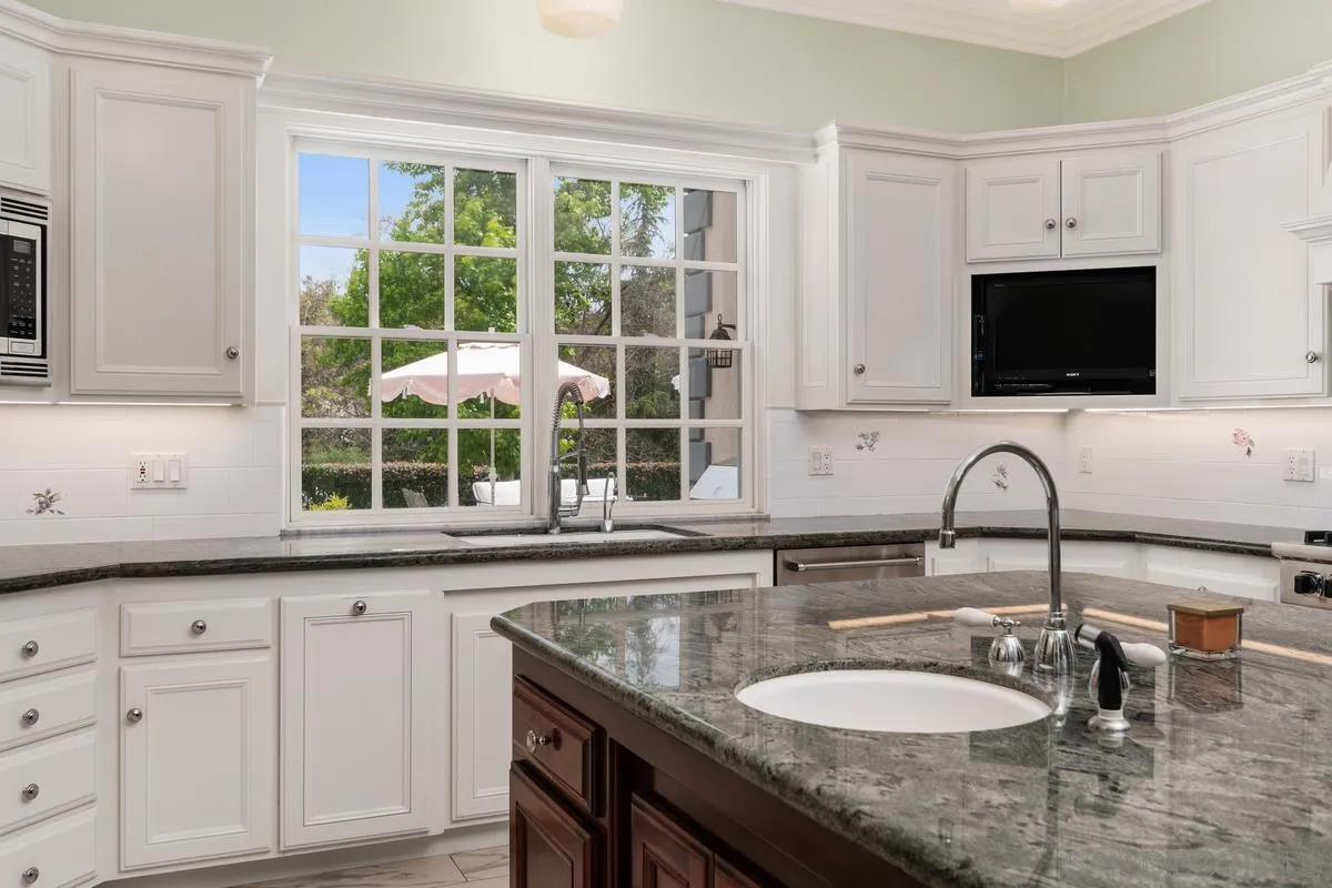 17032 Circa Oriente Rancho Santa Fe, CA 92067 - Photo 19 of 75