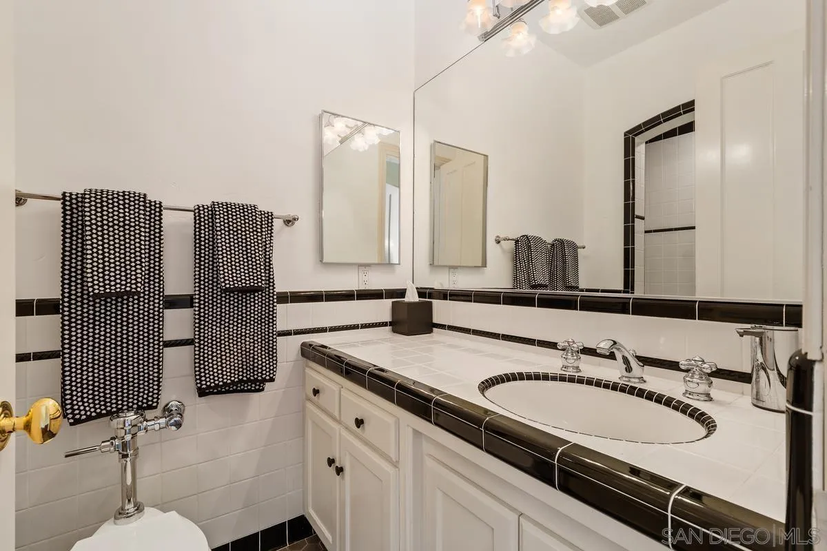 17032 Circa Oriente Rancho Santa Fe, CA 92067 - Photo 24 of 75