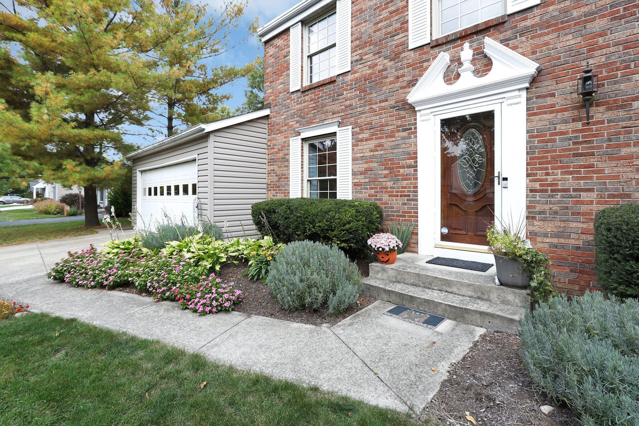 1714 Rushing Way Columbus, OH 43235 - Photo 2 of 36 Exterior Front