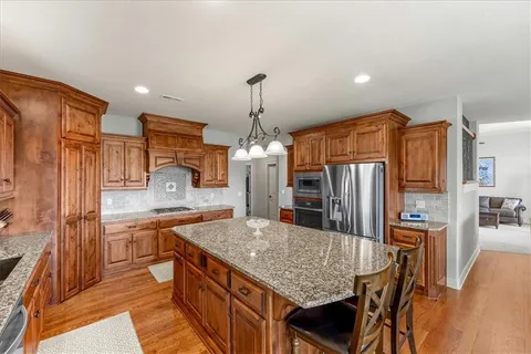 $950,000 | 11775 Northwest 81 Street, Parkville, MO 64152